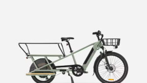 Vélo cargo électrique longtail chargement arrière R500E vert clair Decathlon BTWIN